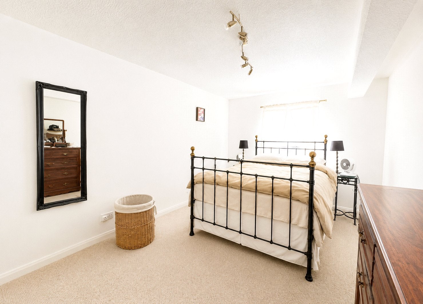 Flat Crondall Lane in Waverley
