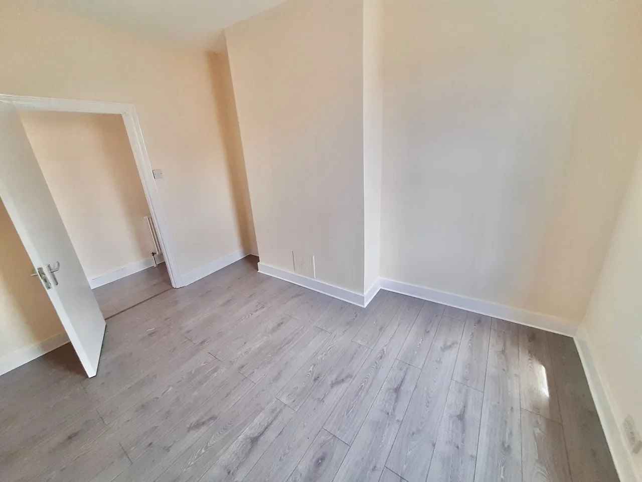 Flat Franciscan Road in Greater London