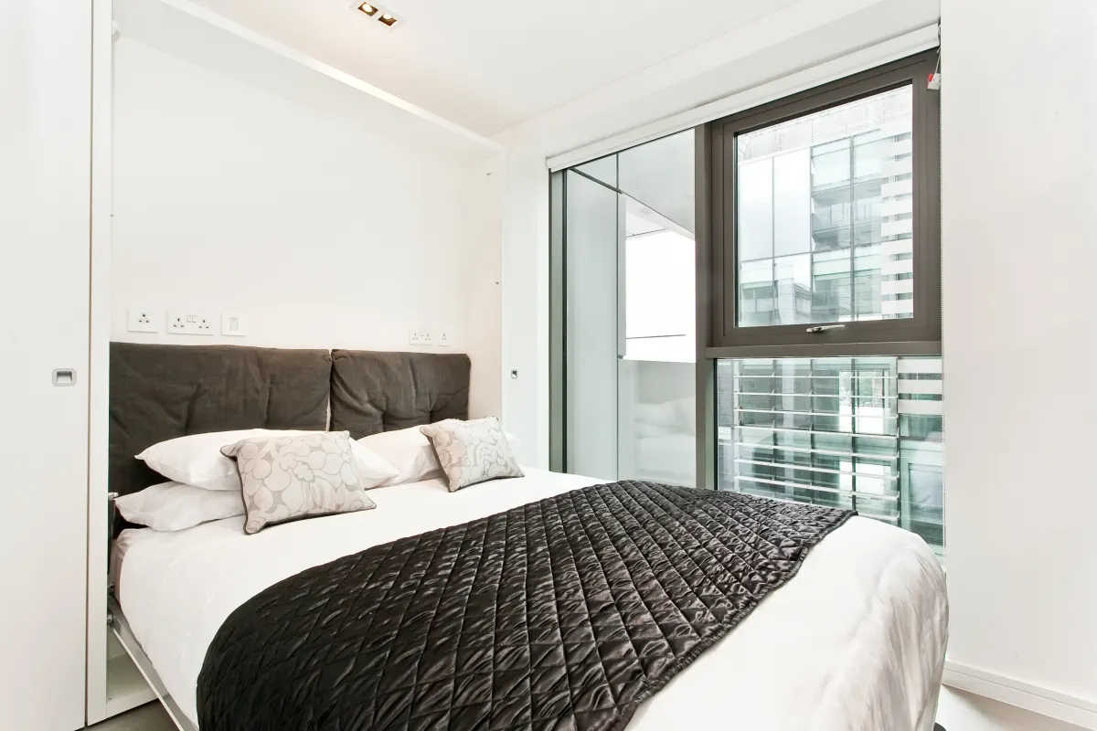 Flat Regent's Place Plaza in Greater London