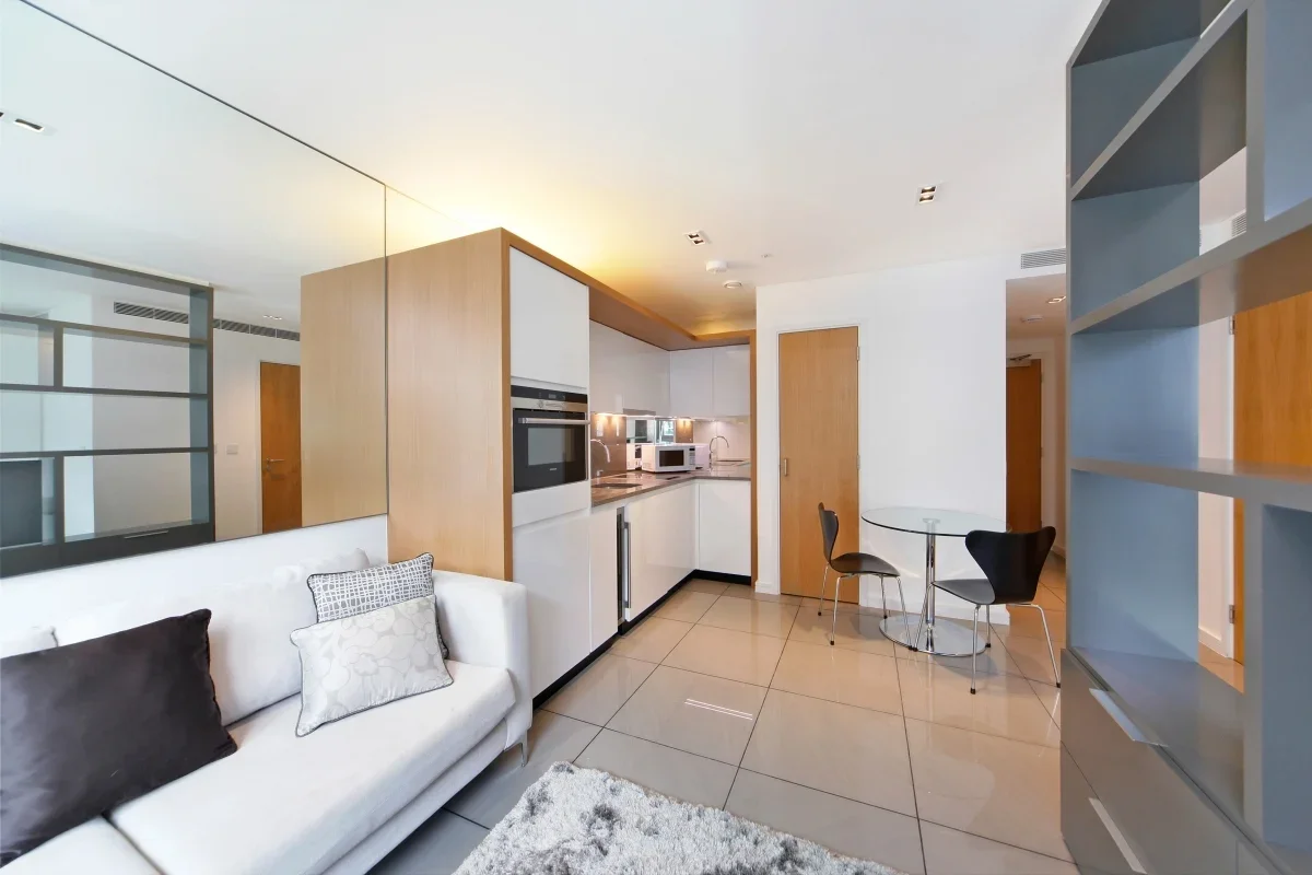Flat Regent's Place Plaza in Greater London