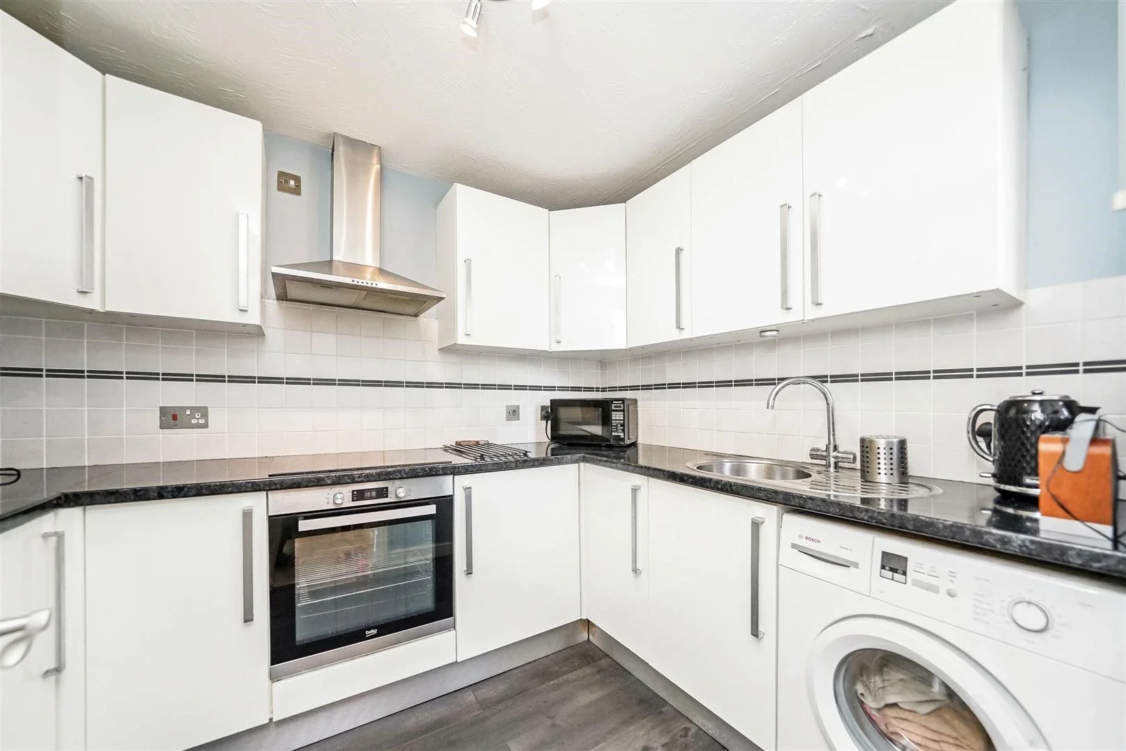 Flat Redwood Gardens in Greater London