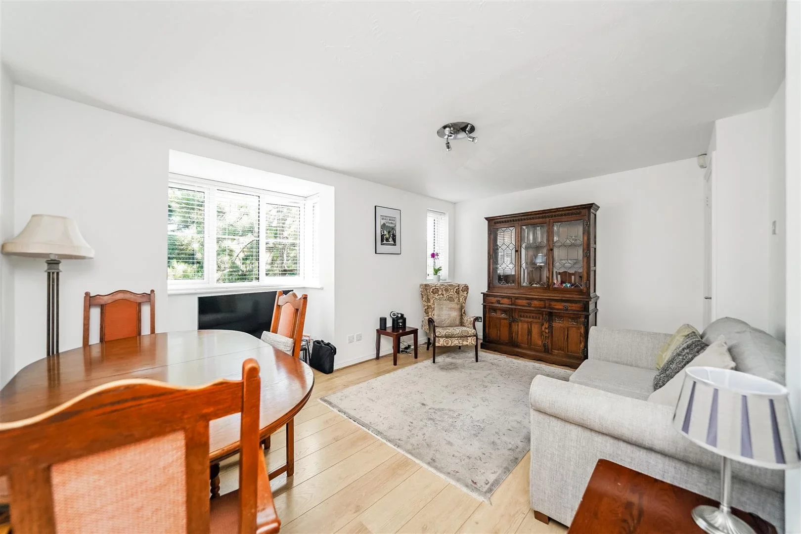 Flat Redwood Gardens in Greater London