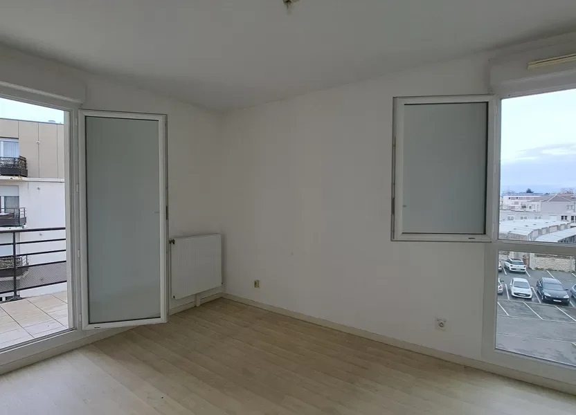 Appartement Mail des Justes de France à Saint-Jean-de-la-Ruelle