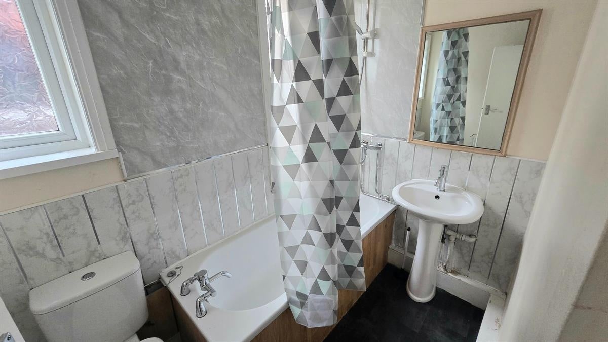 Flat Belgrave Avenue in Manchester