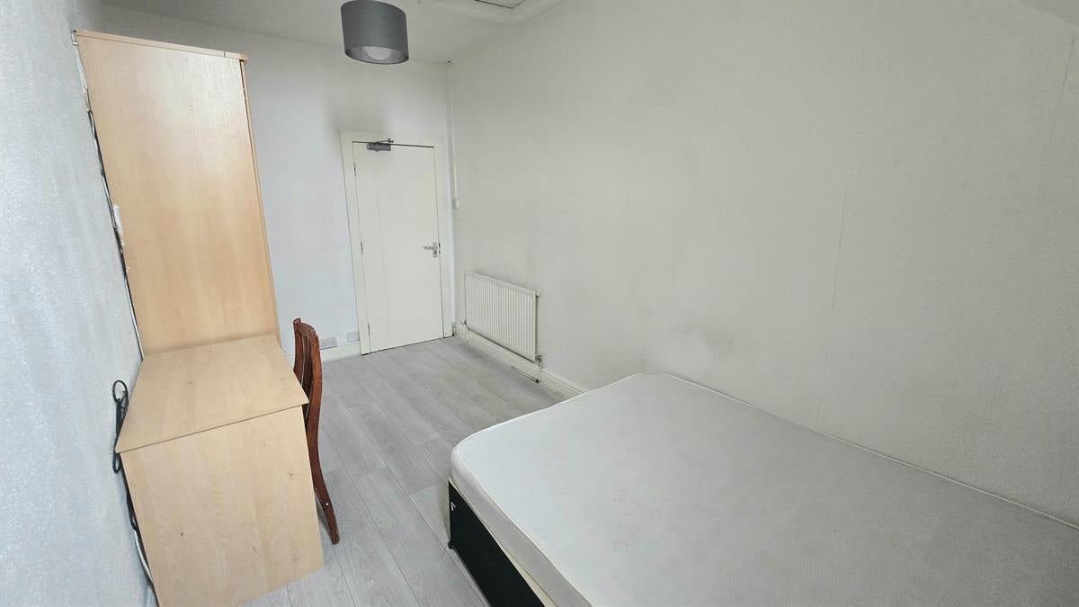 Flat Belgrave Avenue in Manchester