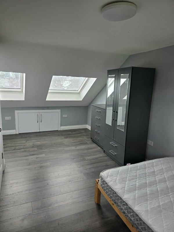 Room Kynaston Avenue in Greater London