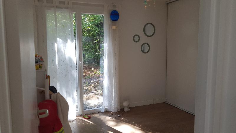 Room Rue des Treilles in Libourne