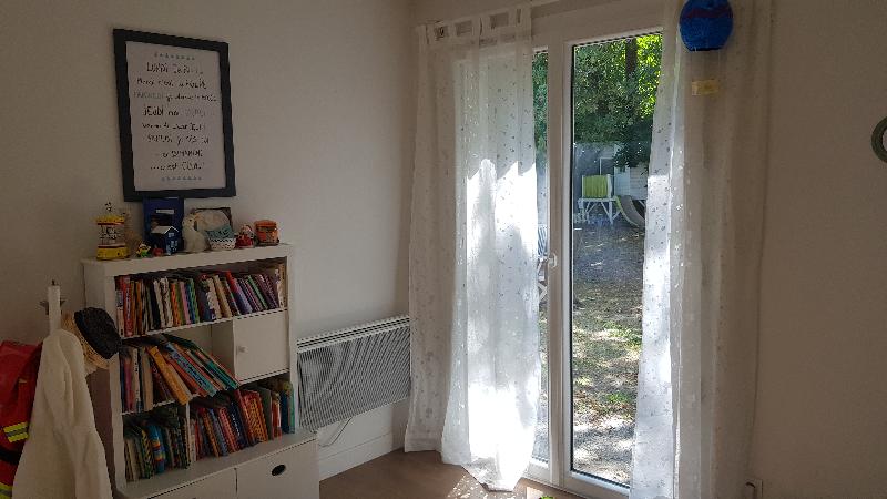Room Rue des Treilles in Libourne
