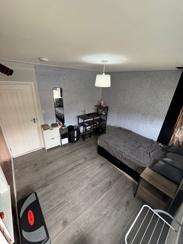 Room Trent Gardens in Greater London