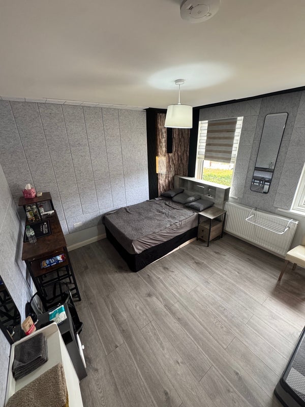 Room Trent Gardens in Greater London
