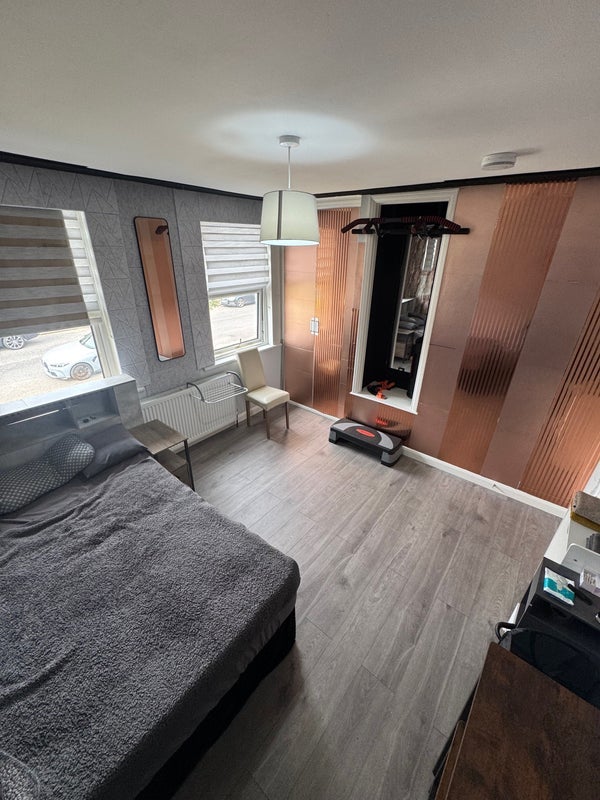 Room Trent Gardens in Greater London