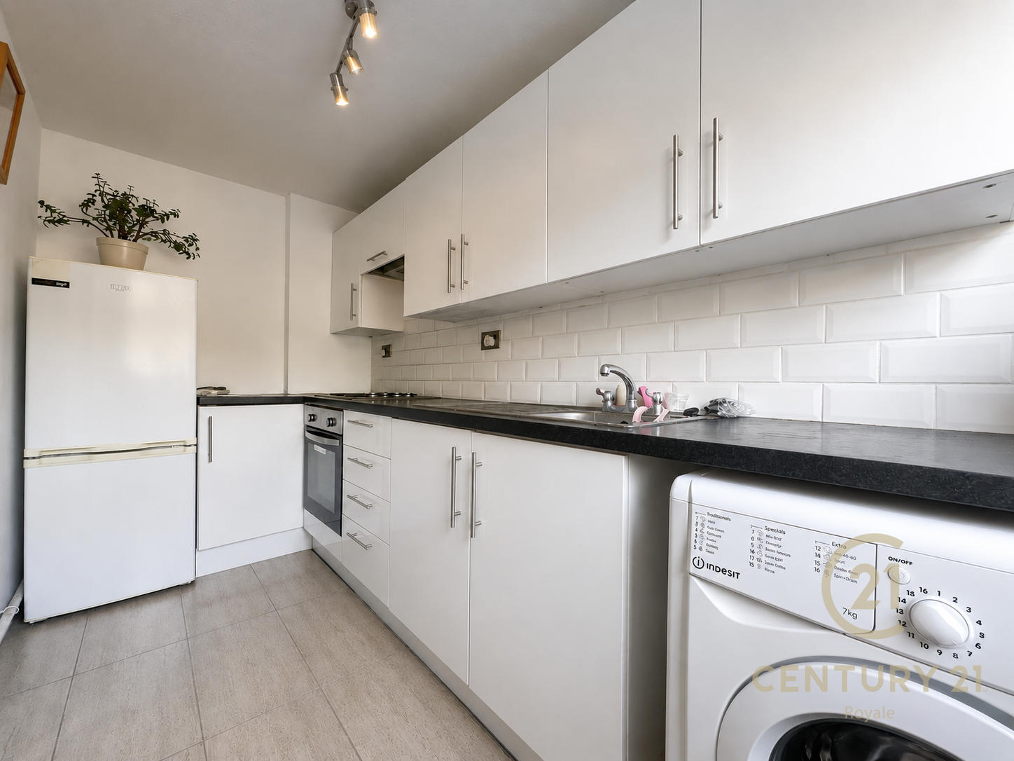 Flat Cumberland House in Greater London