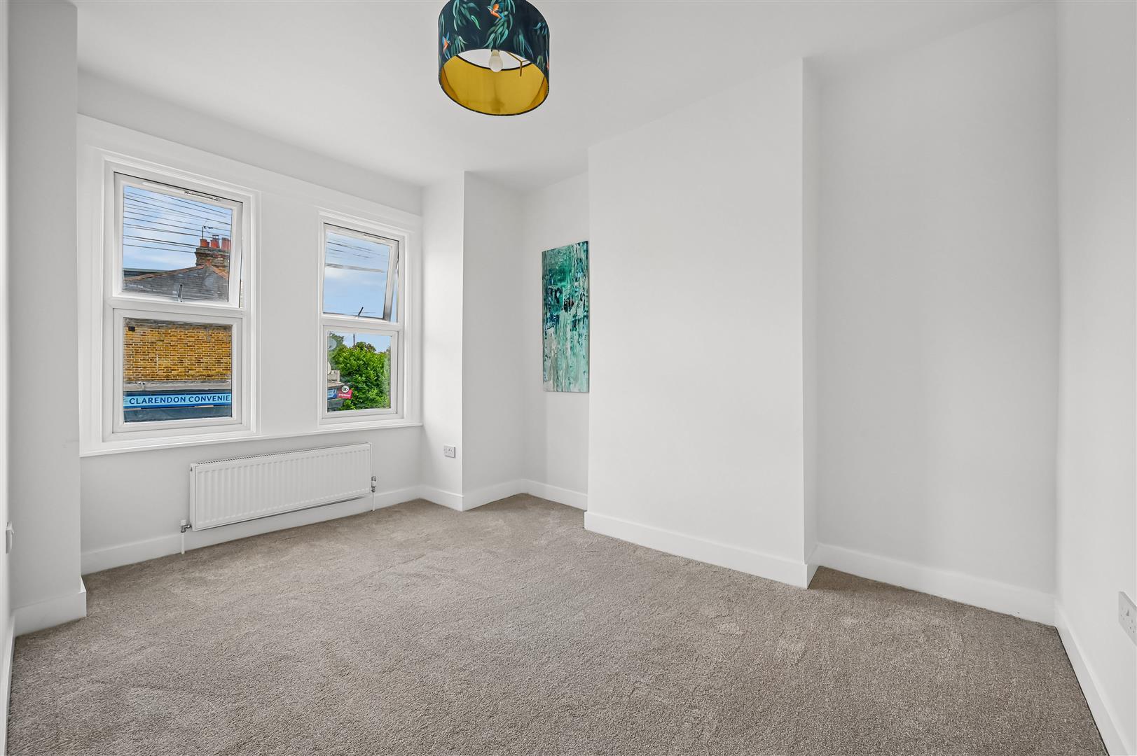 Flat Fortescue Road in Greater London