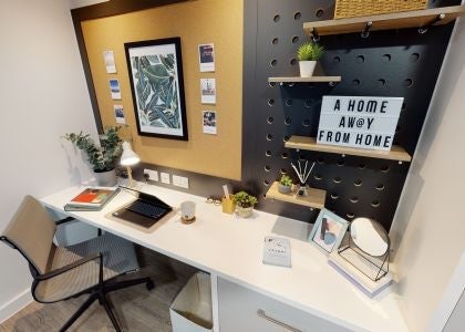 Room Silicon Way in Greater London