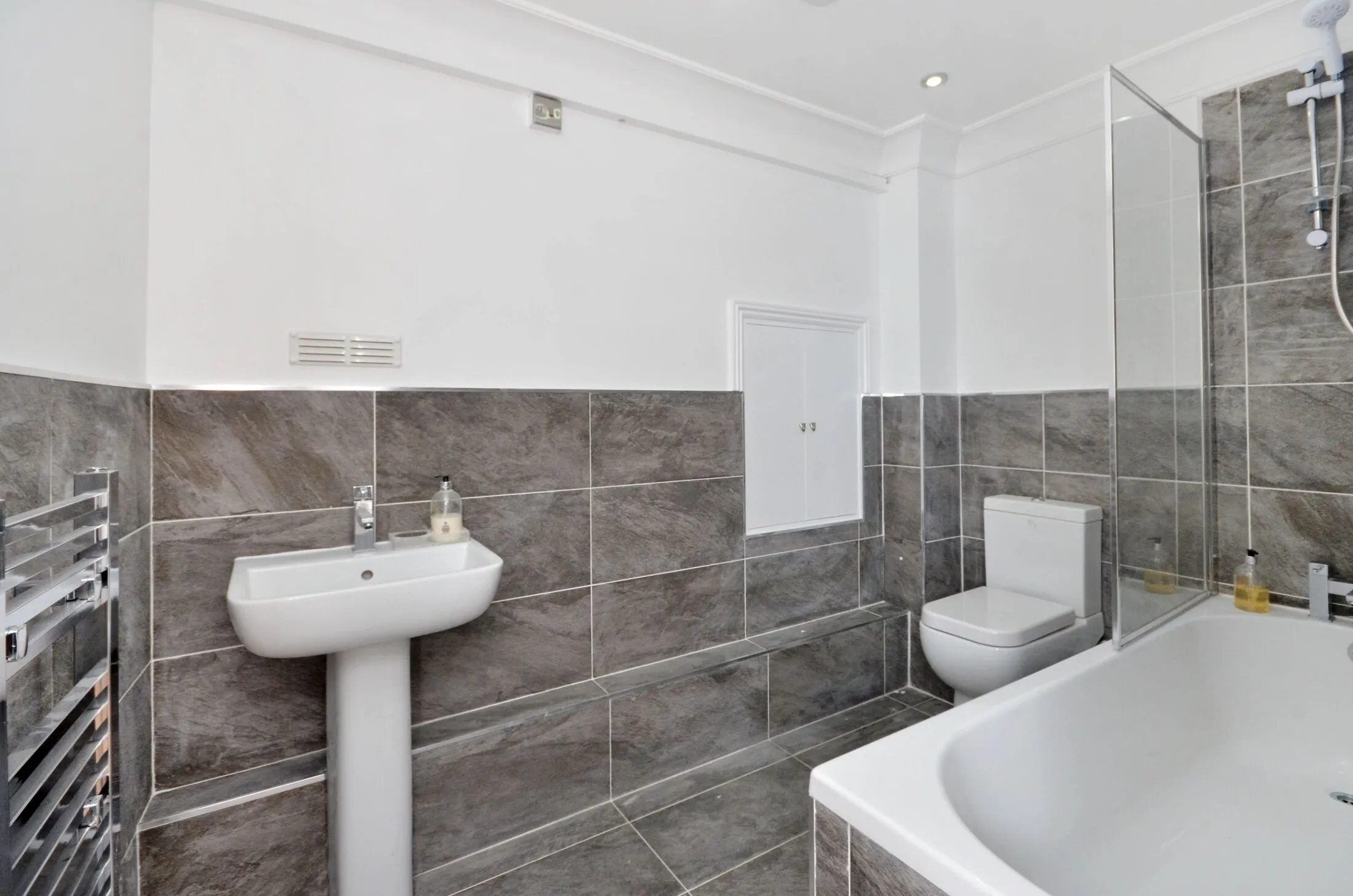 Flat Millbrook in Guildford