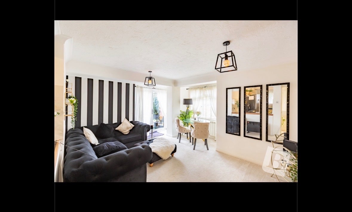 Flat Dickens Drive in Basildon