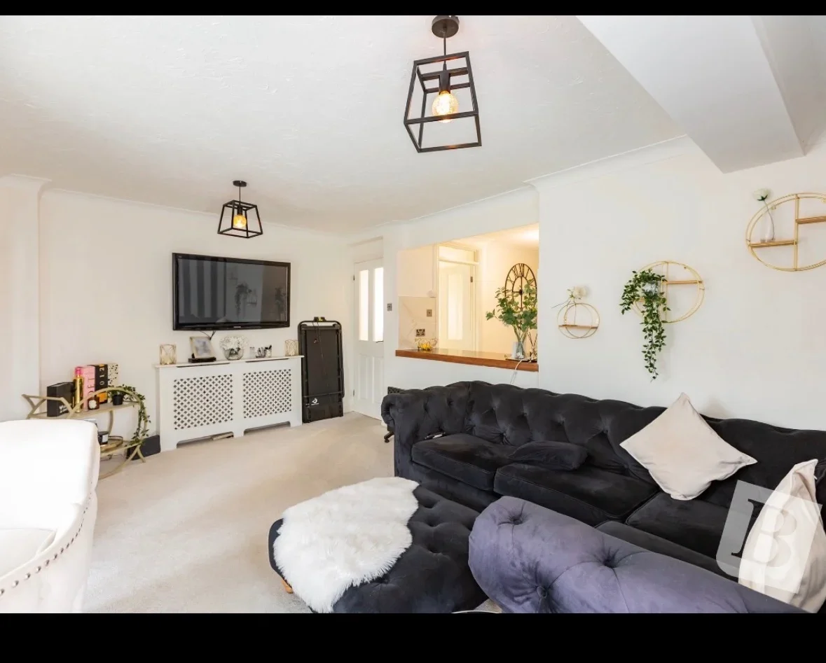 Flat Dickens Drive in Basildon