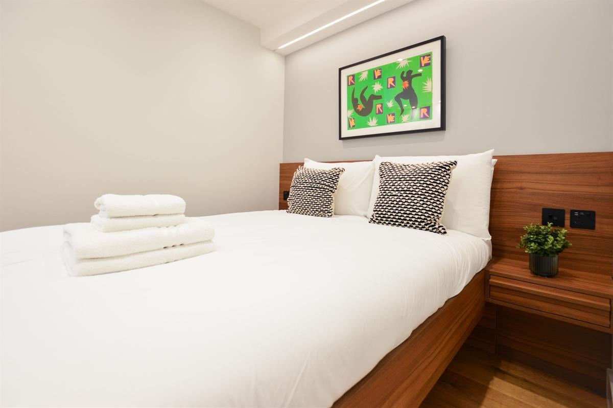 Flat Leinster Square in City of Westminster