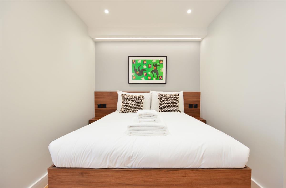 Flat Leinster Square in City of Westminster