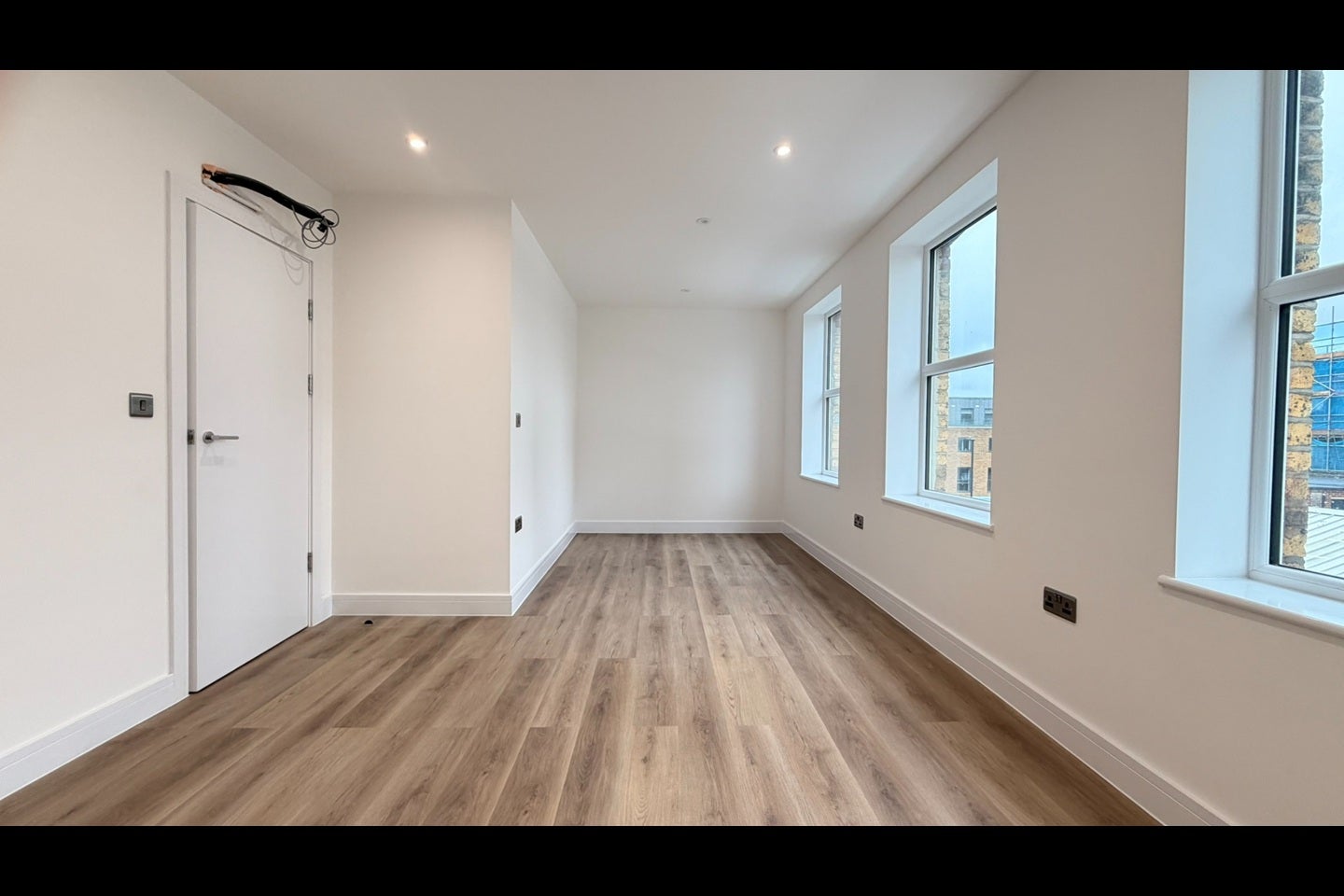 Flat Hinton Road in Greater London