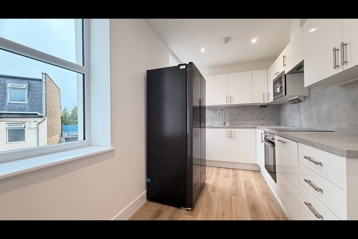 Flat Hinton Road in Greater London