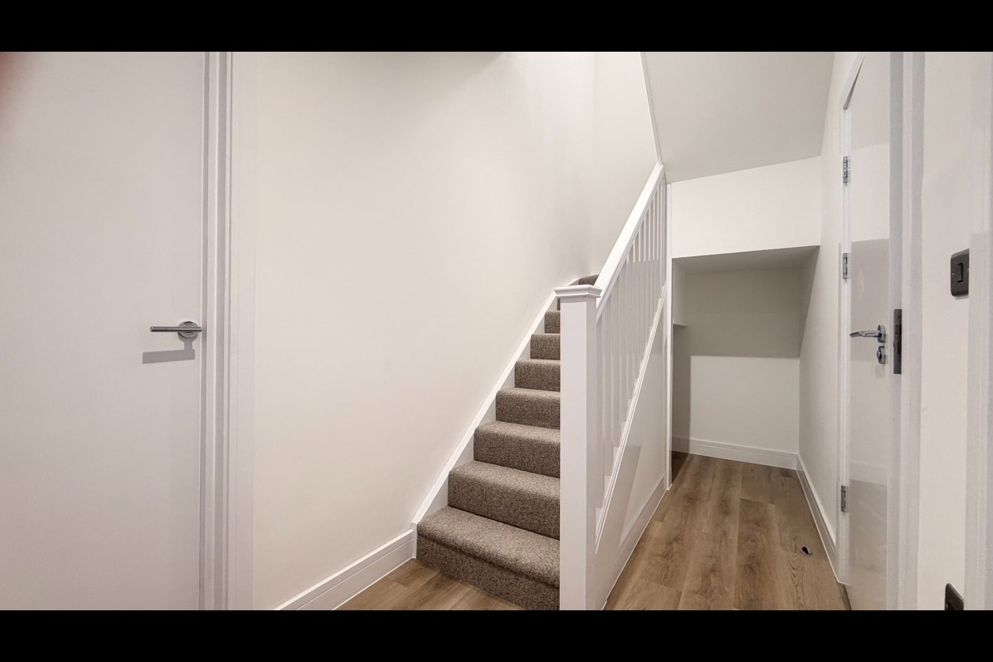 Flat Hinton Road in Greater London