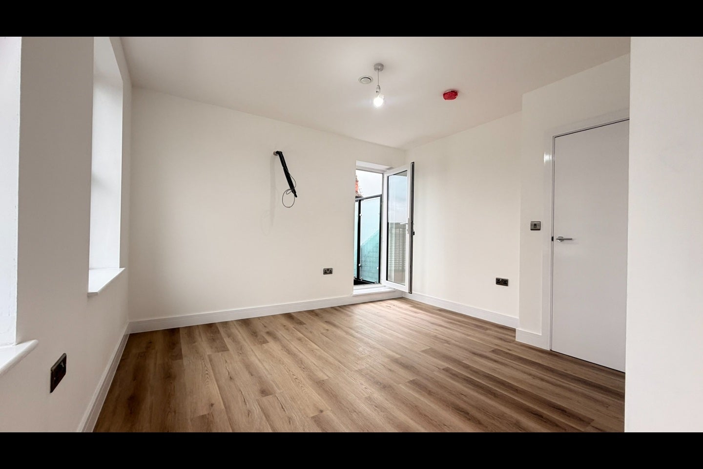 Flat Hinton Road in Greater London