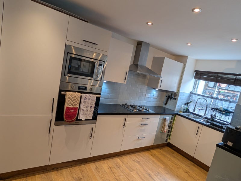 Room Ensign Street in Greater London
