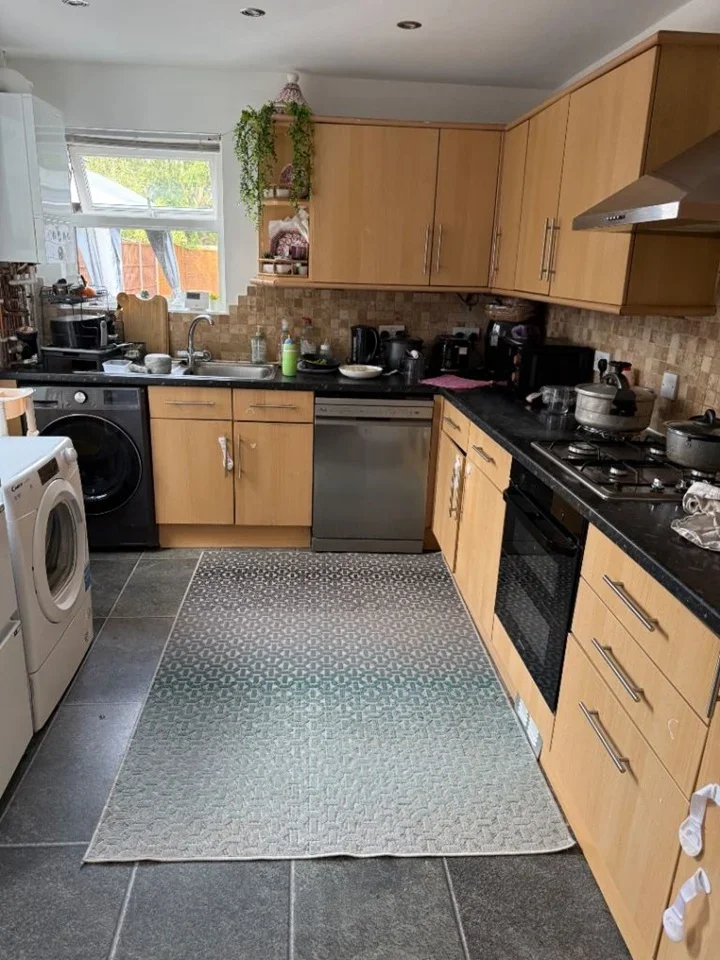 Room Stroud Road in Greater London
