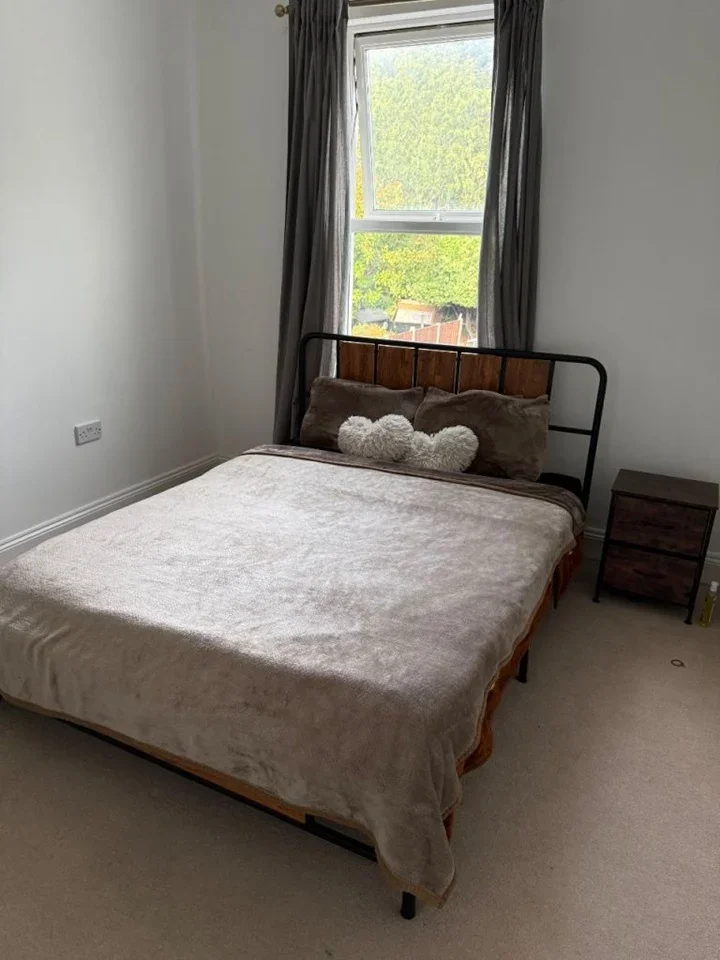 Room Stroud Road in Greater London