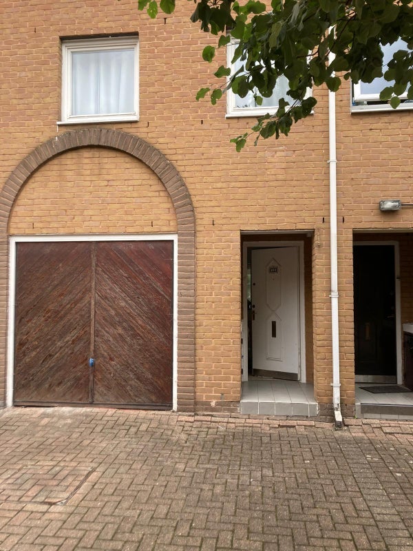 Room Cyclops Mews in Greater London