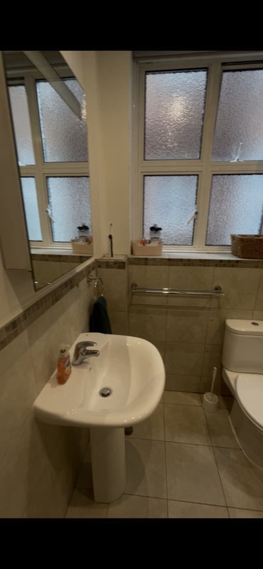 Room Haven Green in Greater London