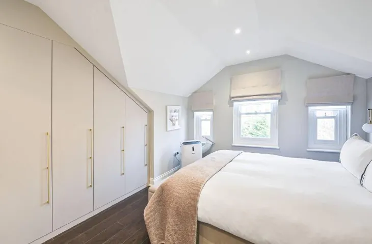 Flat Fellows Road in Greater London