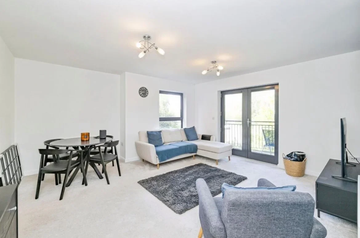 Flat Raven Close in Watford