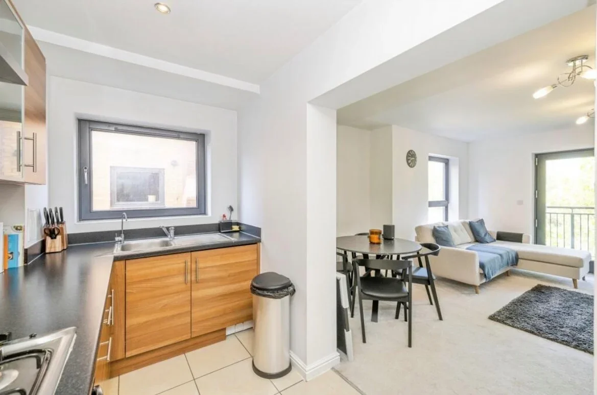 Flat Raven Close in Watford