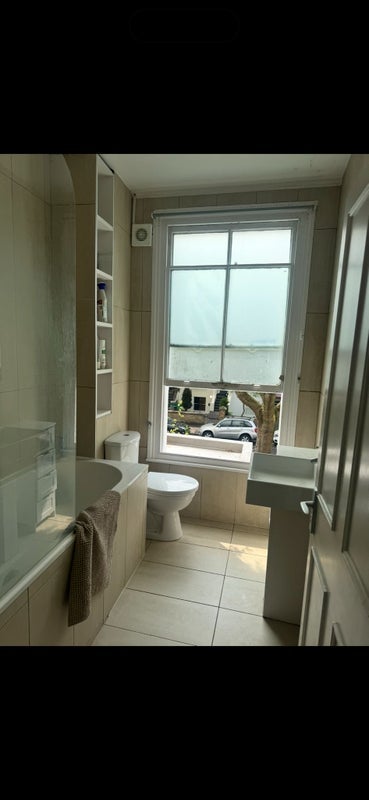 Room Elmore Street in Greater London