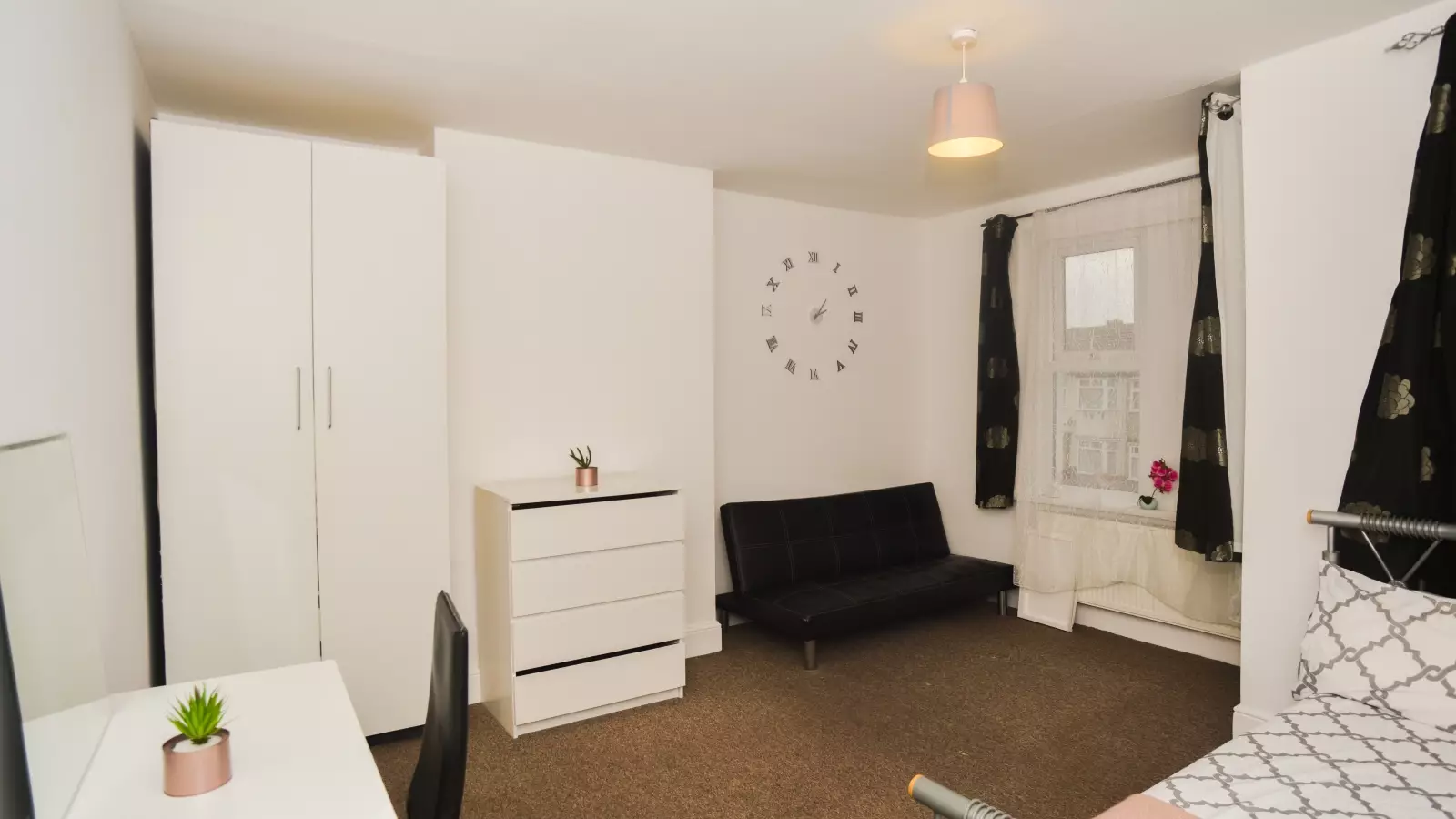 Flat Burley Road in Greater London