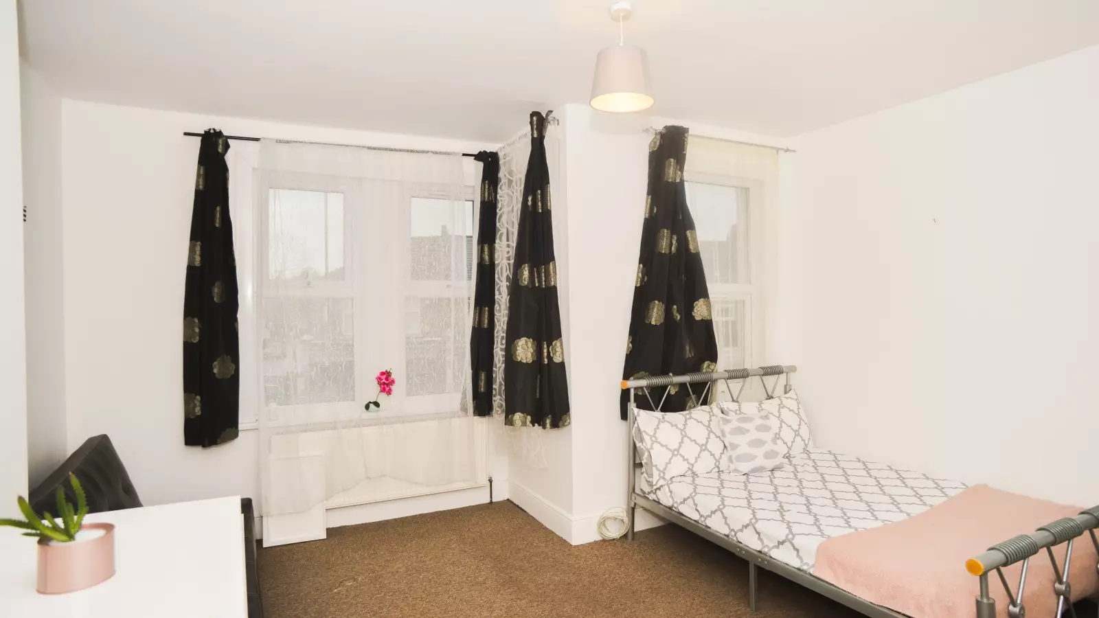 Flat Burley Road in Greater London