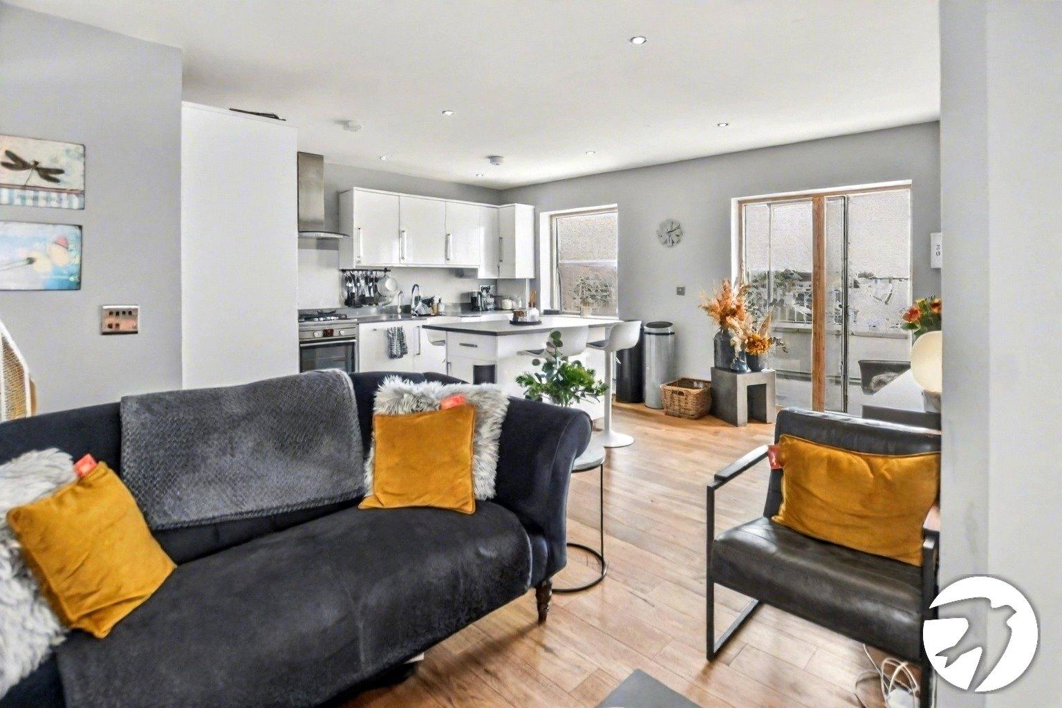 Flat Upper Wickham Lane in Greater London