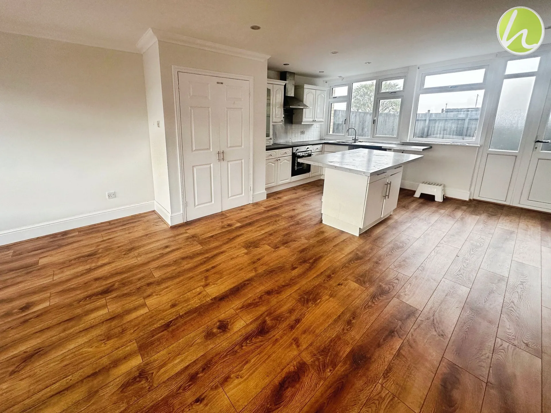 Flat St Johns Way in Corringham