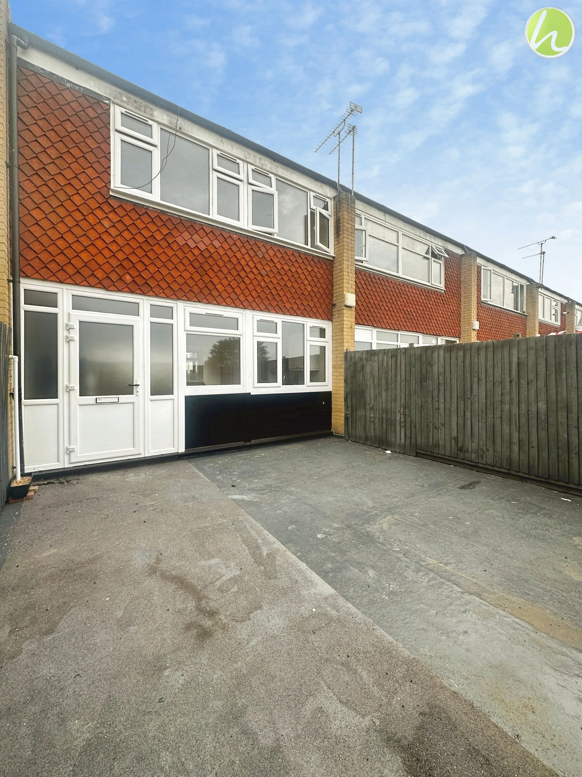 Flat St Johns Way in Corringham