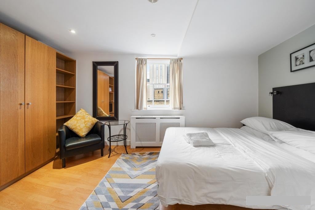 Flat Cartwright Gardens in Greater London