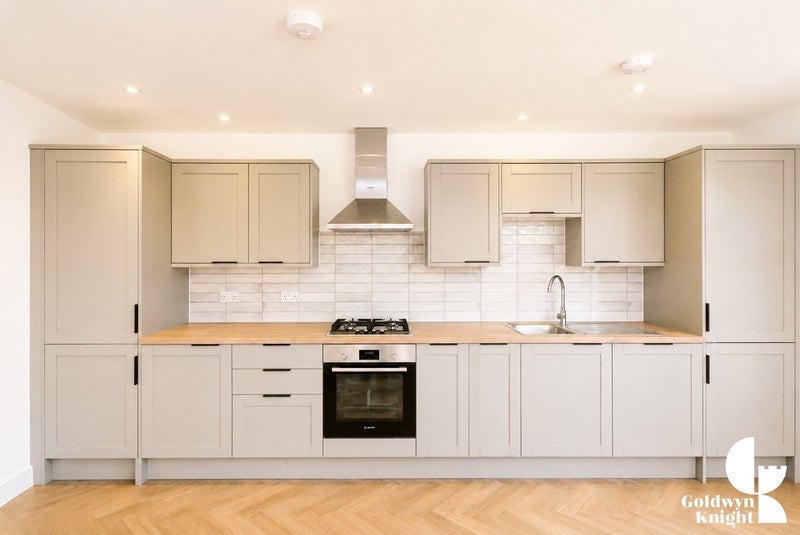 Room Plumstead High Street in Greater London
