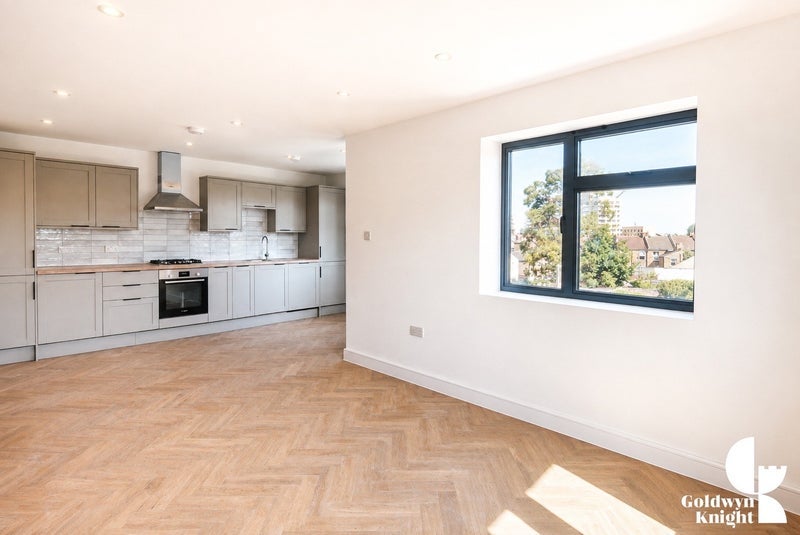 Room Plumstead High Street in Greater London