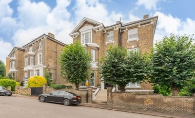 Flat Eliot Park in Greater London