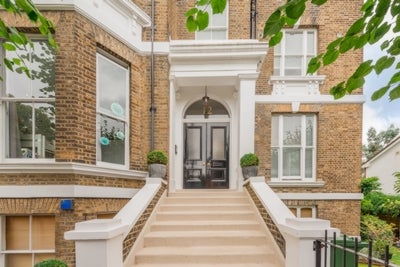 Flat Eliot Park in Greater London