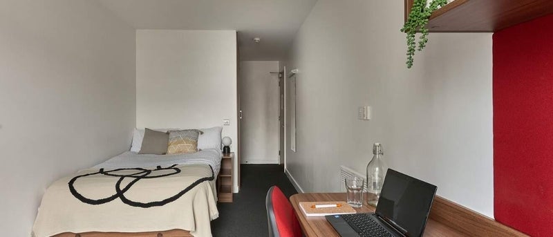 Room Alma Street in Coventry