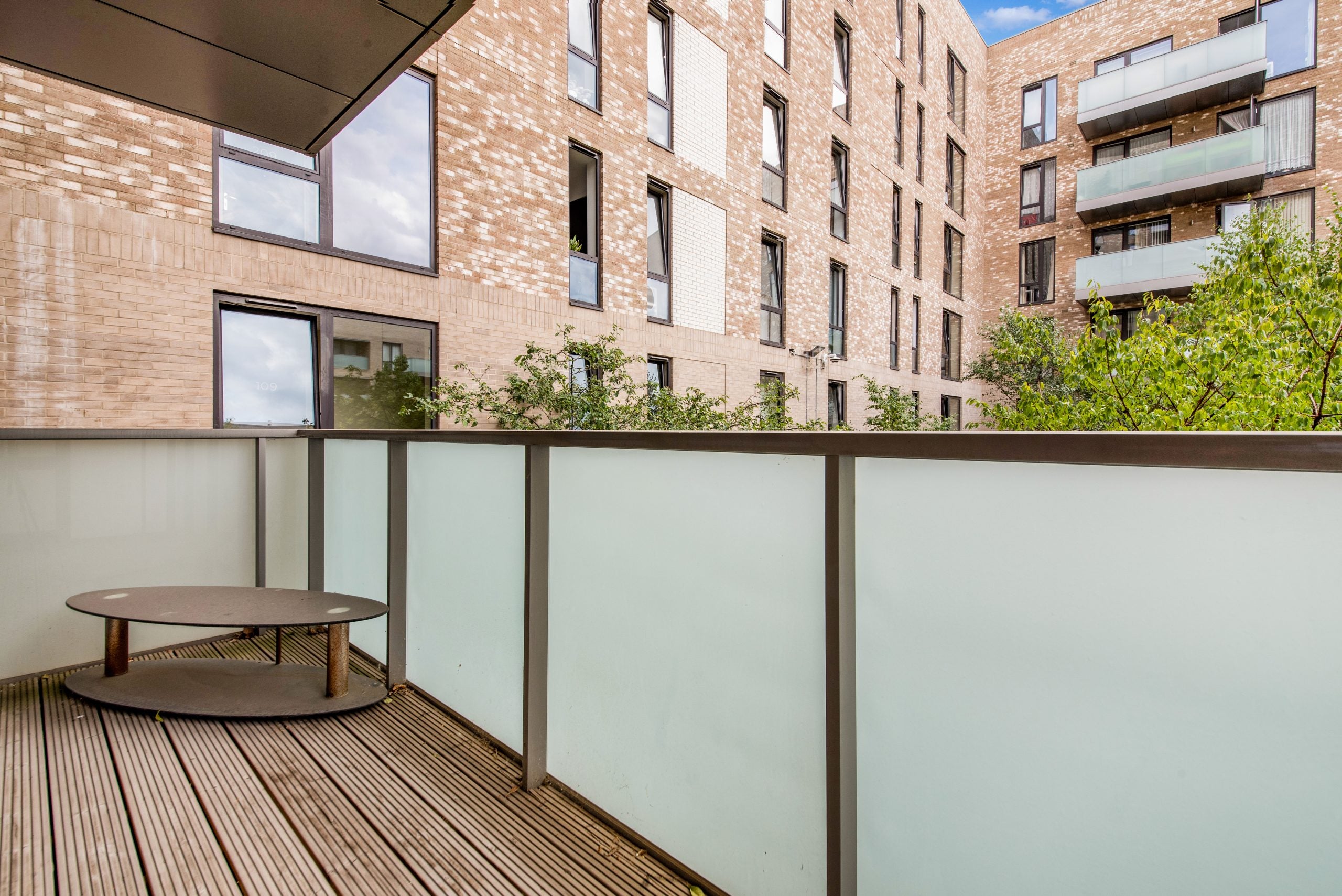 Flat Deauville Close in Greater London