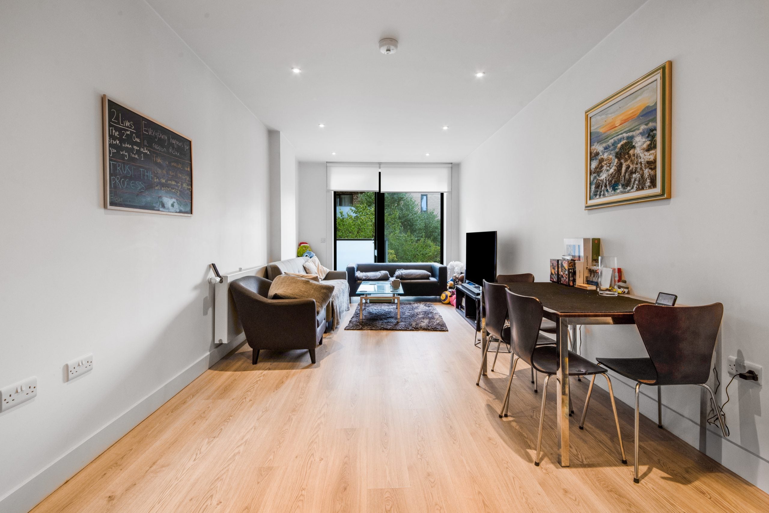 Flat Deauville Close in Greater London