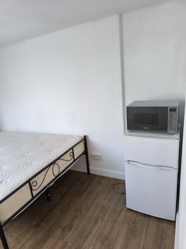 Room Downland Drive in Crawley